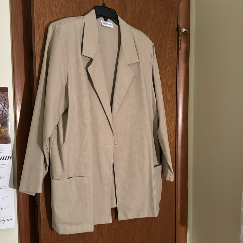Women’s 24W Plus size Tan Apparenza Linen Jacket with Pockets